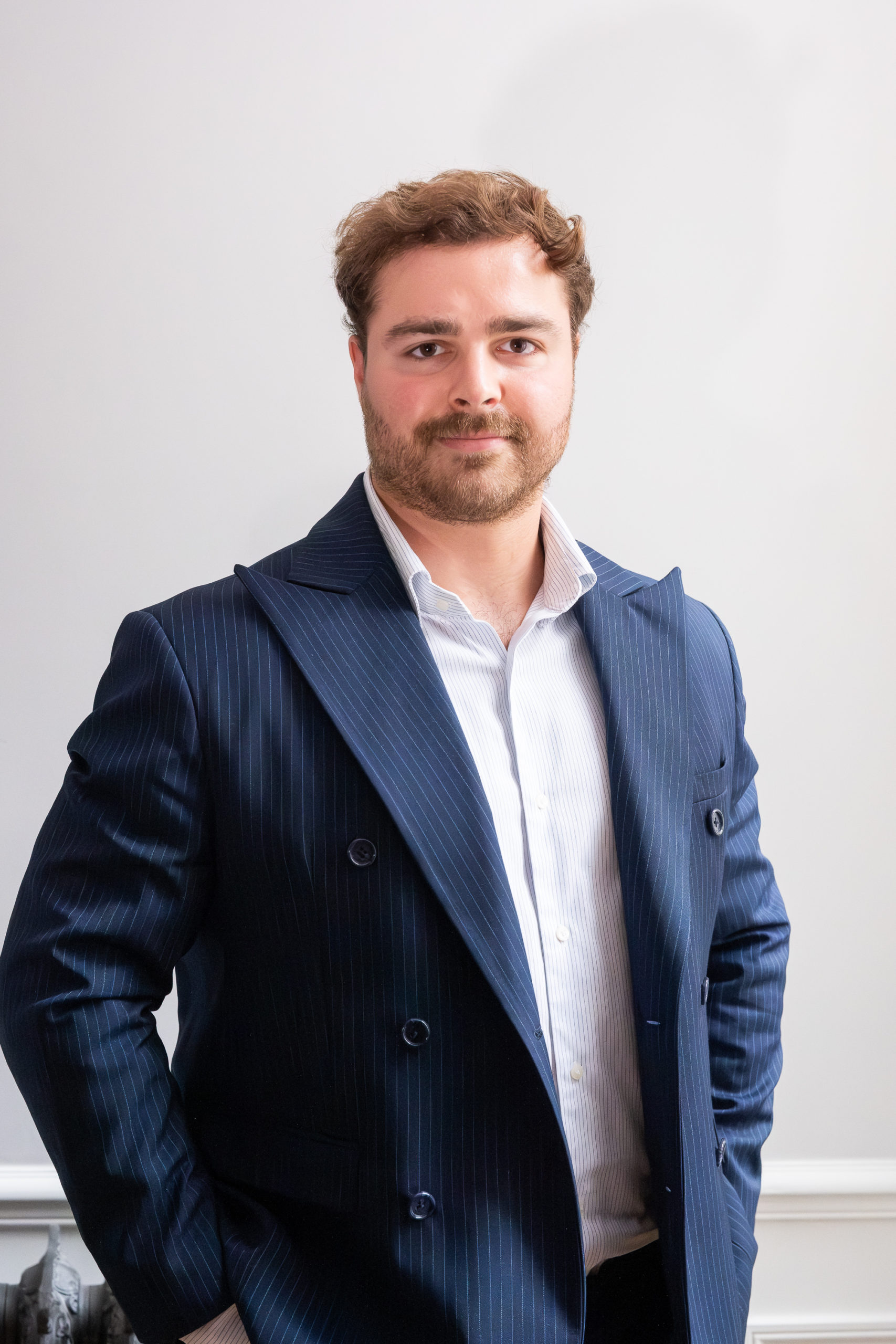 Portraits-13 DYLAN PERRET RESPONSABLE DES ACQUISITIONS - REVENTES